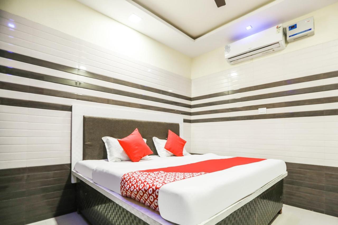 Oyo 71693 Starlight Hotel Ganganagar Екстер'єр фото